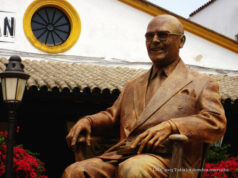 Y Apareció el Monumento de Zoilo Ruiz Mateos Monumento a Zoilo Ruiz Mateos