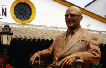 Y Apareció el Monumento de Zoilo Ruiz Mateos Monumento a Zoilo Ruiz Mateos