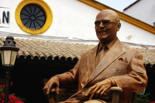 Y Apareció el Monumento de Zoilo Ruiz Mateos Monumento a Zoilo Ruiz Mateos