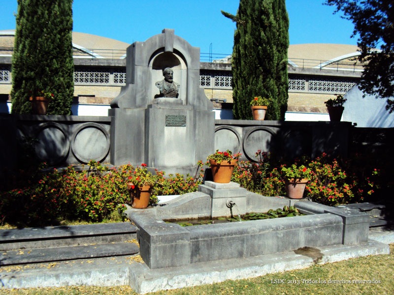 Monumento a Manuel María González 