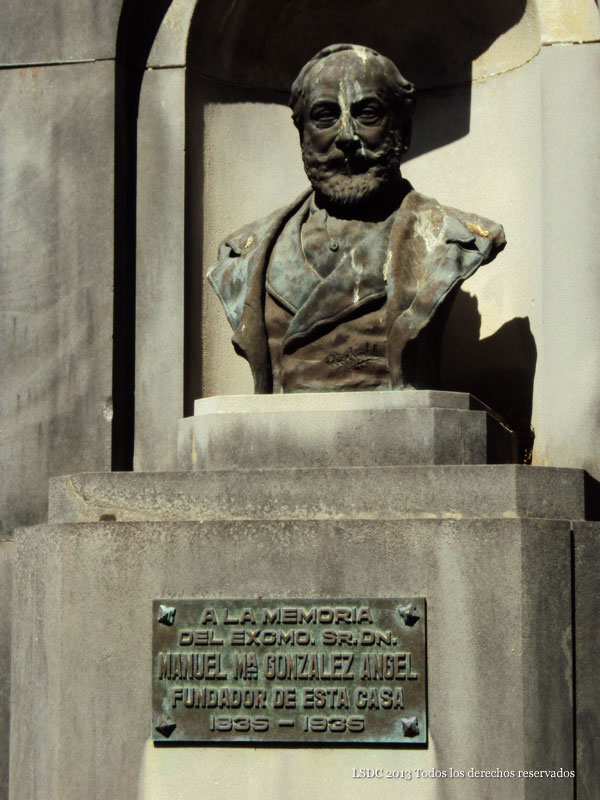 Monumento a Manuel María González
