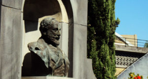 Monumento a la figura de Manuel María González Ángel Monumento a Manuel María González