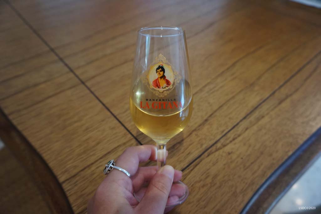 Copa de Manzanilla La Gitana de Bodegas Hidalgo La Gitana.