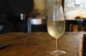 Venta de Fino y Manzanilla en las Ferias de Sevilla, el Puerto y Jerez Tabanco El Guitarrón de San Pedro