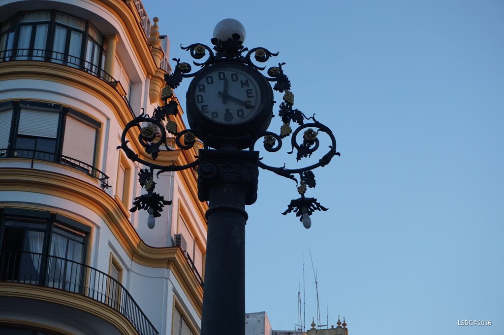 S.O.S-monumento-al-reloj-del-gallo-azul