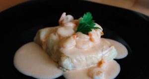 Merluza en salsa de gambas y Manzanilla Merluza en salsa de gambas y Manzanilla