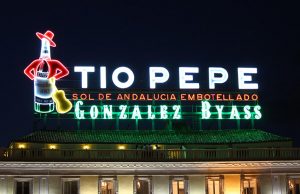 El luminoso de Tío Pepe con la #horadelplaneta Liminoso Tío Pepe