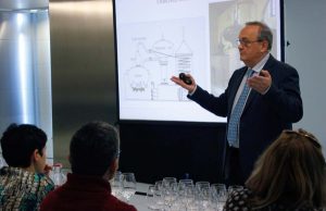 El Brandy de Jerez apasiona en ‘La Experiencia Verema Valencia’ Luís Miguel Trillo impartiendo una cata