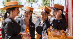 170 Años y sigo liderando la Feria azafatas La Guita en la Feria de Abril