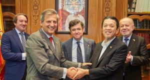 El empresario filipino Lucio Co entra en el capital de las Bodegas Williams&Humbert William y Lucio Co