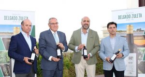 Delgado Zuleta celebra el Centenario de La Goya con una renovación de su imagen Jesús Liaño (Viñafiel), Jorge Pascual (Delgado Zuleta), José Federico Carvajal (Delgado Zuleta) y Rafael Galán (Viñafiel)