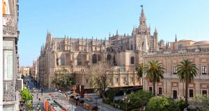Los Vinos de Jerez estarán presentes en Sevilla con Antonio Flores Tranvía Tío Pepe