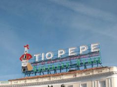 Tío Pepe con la Hora del Planeta Luminoso Tío Pepe