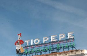 Tío Pepe con la Hora del Planeta Luminoso Tío Pepe