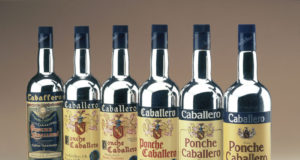 El Ponche y su Botella de Plata Antiguas botellas de Ponche Caballero