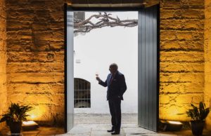 Bodegas Tío Pepe Dona Una Bota de Fino a la Subasta «50 Best For Recovery» Bodegas González Byass por Paco Barroso