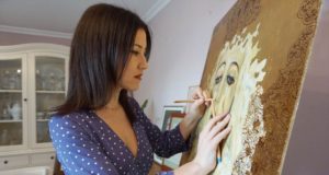 Nuevo Cartel de Inma Peña de La Sacristía del Caminante para La Semana Santa 2020 La artista plástica Inma Peña en su estudio