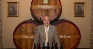 La bodega jerezana Dios Baco celebra su 30 aniversario José Páez con la nueva imagen de la Gama Dios Baco