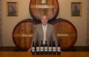 La bodega jerezana Dios Baco celebra su 30 aniversario José Páez con la nueva imagen de la Gama Dios Baco