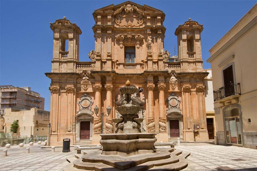 Fachada de la Iglesia del Purgatorio, Marsala. Trapani, Sicilia, Italia.