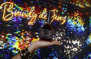 El Brandy de Jerez con la innovación coctelera El Brandy de Jerez brilla en su noche grande en los Claustros de Santo Domingo