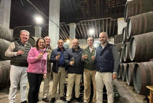 Cayetano del Pino dona 2500 kg de alimentos a la asociación jerezana de Caridad ‘Zaqueo’ Cayetano del Pino dona 2500 kg de alimentos a la asociación jerezana de Caridad ‘Zaqueo’